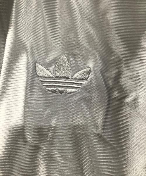 adidas（アディダス）adidas (アディダス) オーバーサイズ ファイヤーバード トラックトップ シルバーカラー サイズ:Mの古着・服飾アイテム