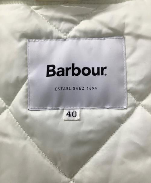 Barbour（バブアー）Barbour (バブアー) キルティング フード付きベスト ホワイト サイズ:40の古着・服飾アイテム