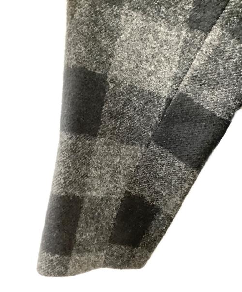 HEVO（イーヴォ）HEVO (イーヴォ) OSTUNI BLOCK CHECK BELTED COAT グレー×ブラック サイズ:48の古着・服飾アイテム