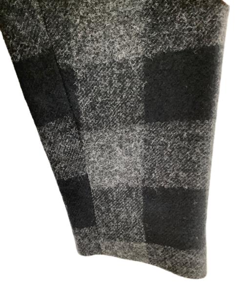 HEVO（イーヴォ）HEVO (イーヴォ) OSTUNI BLOCK CHECK BELTED COAT グレー×ブラック サイズ:48の古着・服飾アイテム