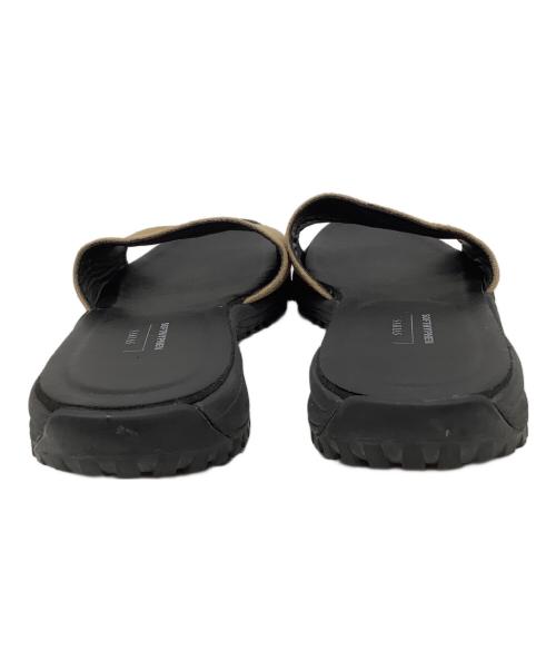 SOFTHYPHEN（ソフトハイフン）SOFTHYPHEN (ソフトハイフン) SAKIAS (サキアス) 5ステッチサンダル ブラック×ベージュ サイズ:表記なしの古着・服飾アイテム