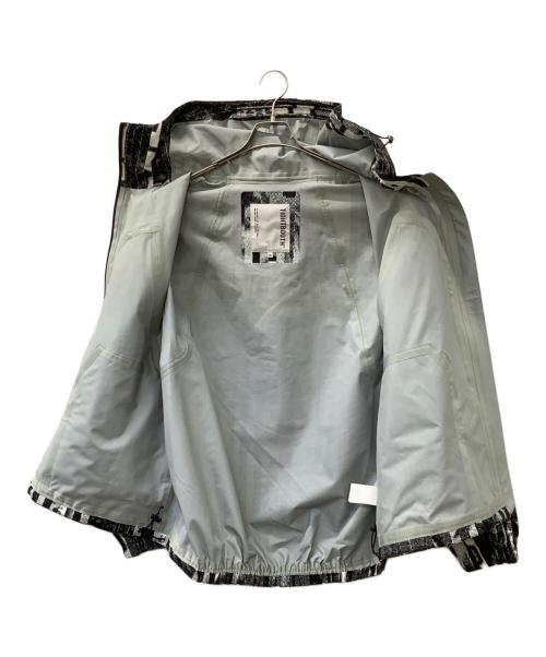 TIGHTBOOTH PRODUCTION（タイトブースプロダクション）TIGHTBOOTH PRODUCTION (タイトブースプロダクション) マウンテンパーカー ホワイト×ブラック サイズ:XLの古着・服飾アイテム
