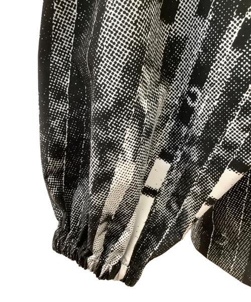 TIGHTBOOTH PRODUCTION（タイトブースプロダクション）TIGHTBOOTH PRODUCTION (タイトブースプロダクション) マウンテンパーカー ホワイト×ブラック サイズ:XLの古着・服飾アイテム