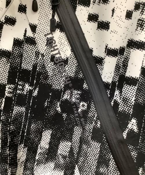 TIGHTBOOTH PRODUCTION（タイトブースプロダクション）TIGHTBOOTH PRODUCTION (タイトブースプロダクション) マウンテンパーカー ホワイト×ブラック サイズ:XLの古着・服飾アイテム