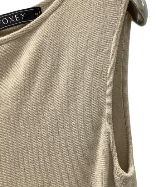 FOXEY（フォクシー）FOXEY (フォクシー) ノースリーブワンピース ベージュ サイズ:40の古着・服飾アイテム