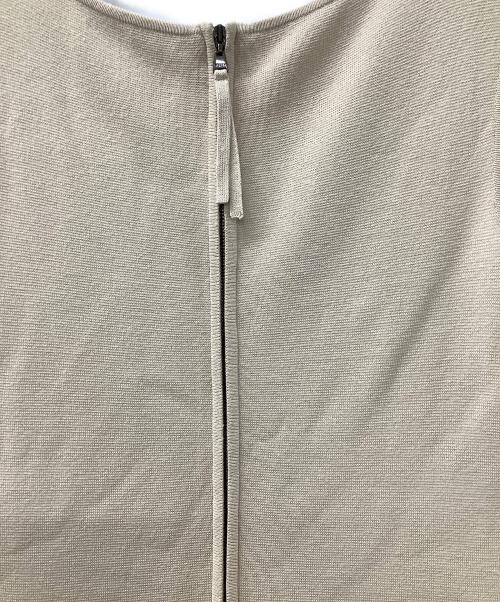 FOXEY（フォクシー）FOXEY (フォクシー) ノースリーブワンピース ベージュ サイズ:40の古着・服飾アイテム