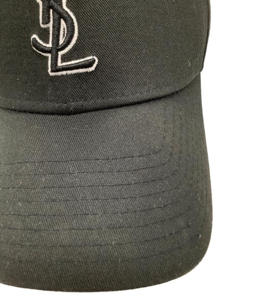 New Era（ニューエラ）New Era (ニューエラ) Saint Laurent Paris (サンローランパリ) モノグラムキャップ ブラック サイズ: 56-62cmの古着・服飾アイテム