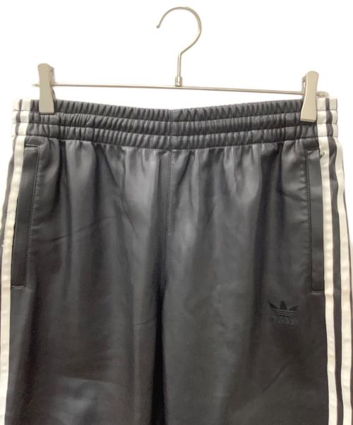 adidas（アディダス）adidas (アディダス) フェイクレザーパンツ ブラック サイズ:AU L /ASIA Mの古着・服飾アイテム