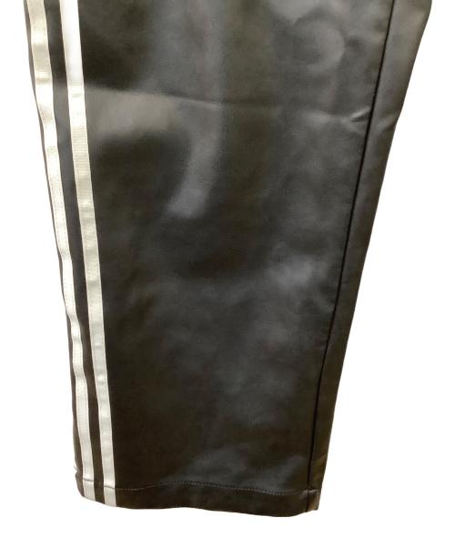 adidas（アディダス）adidas (アディダス) フェイクレザーパンツ ブラック サイズ:AU L /ASIA Mの古着・服飾アイテム