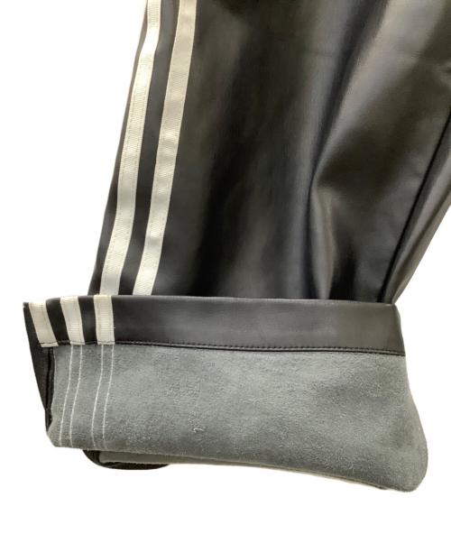 adidas（アディダス）adidas (アディダス) フェイクレザーパンツ ブラック サイズ:AU L /ASIA Mの古着・服飾アイテム