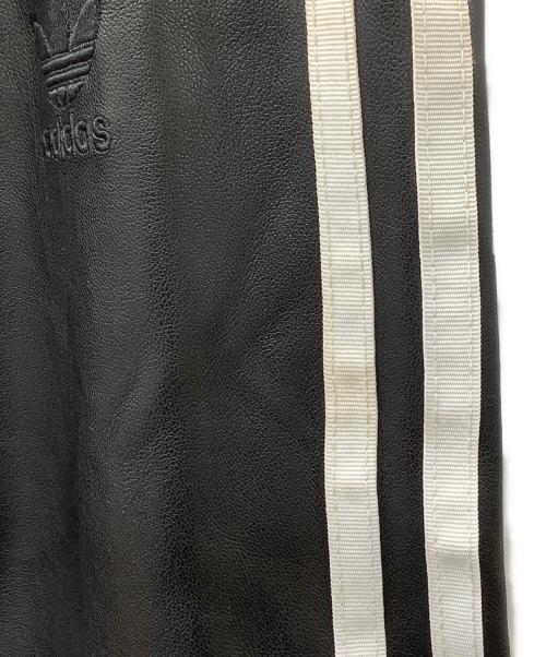 adidas（アディダス）adidas (アディダス) フェイクレザーパンツ ブラック サイズ:AU L /ASIA Mの古着・服飾アイテム