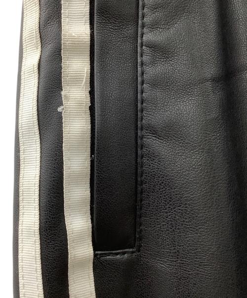 adidas（アディダス）adidas (アディダス) フェイクレザーパンツ ブラック サイズ:AU L /ASIA Mの古着・服飾アイテム