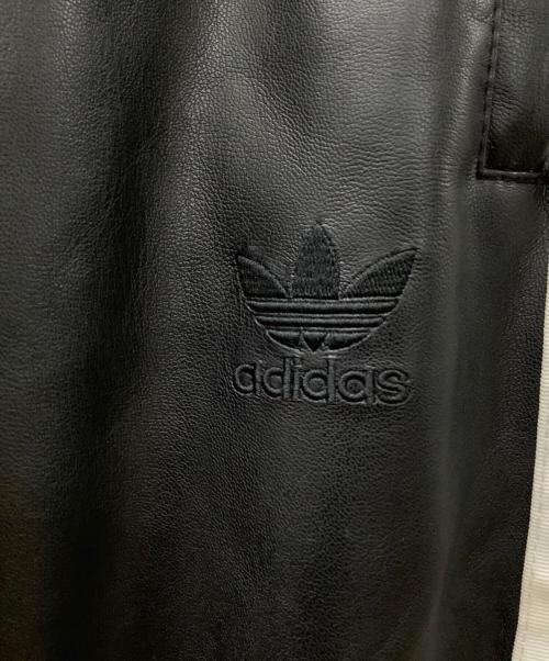 adidas（アディダス）adidas (アディダス) フェイクレザーパンツ ブラック サイズ:AU L /ASIA Mの古着・服飾アイテム