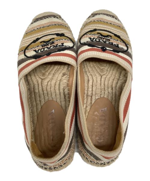 PRADA（プラダ）PRADA (プラダ) フラットシューズ ベージュ サイズ:37の古着・服飾アイテム