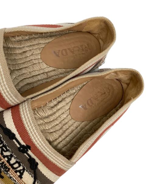 PRADA（プラダ）PRADA (プラダ) フラットシューズ ベージュ サイズ:37の古着・服飾アイテム