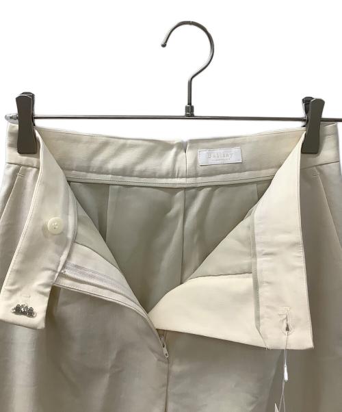 BALLSEY（ボールジィ）BALLSEY (ボールジィ) リネンレーヨンストレッチ タックストレートパンツ ベージュ サイズ:36 未使用品の古着・服飾アイテム