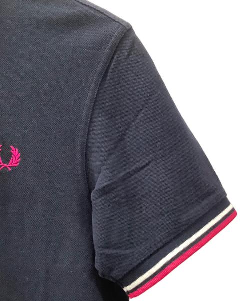 FRED PERRY（フレッドペリー）FRED PERRY (フレッドペリー) ポロシャツ ネイビー×ピンク サイズ:Mの古着・服飾アイテム
