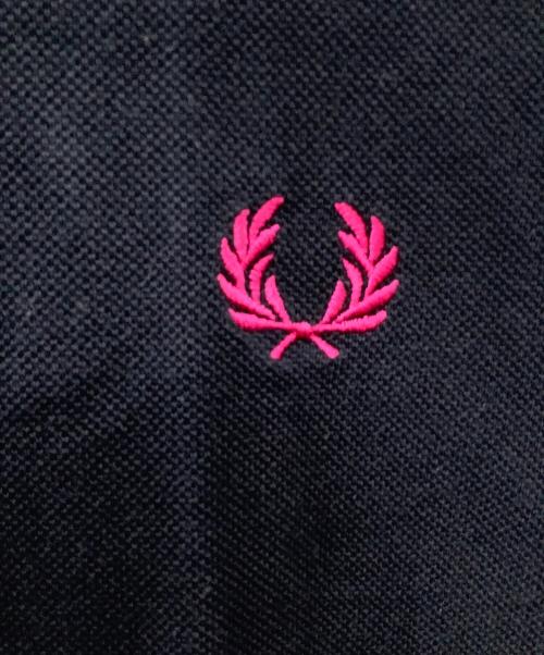 FRED PERRY（フレッドペリー）FRED PERRY (フレッドペリー) ポロシャツ ネイビー×ピンク サイズ:Mの古着・服飾アイテム