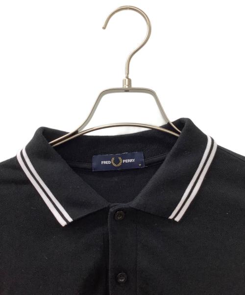 FRED PERRY（フレッドペリー）FRED PERRY (フレッドペリー) ポロシャツ ブラック×ホワイト サイズ:Mの古着・服飾アイテム