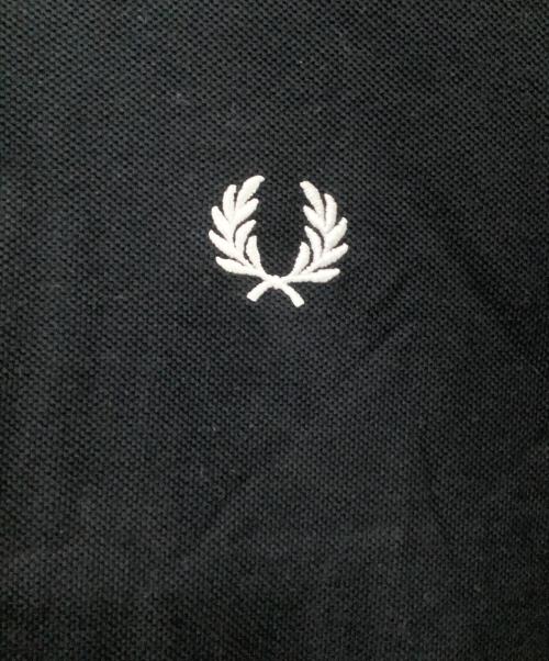 FRED PERRY（フレッドペリー）FRED PERRY (フレッドペリー) ポロシャツ ブラック×ホワイト サイズ:Mの古着・服飾アイテム