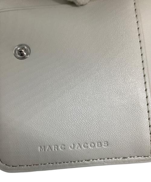 MARC JACOBS（マークジェイコブス）MARC JACOBS (マークジェイコブス) ザ ワイルド デイジー レザー ミニ コンパクト ウォレット ホワイト×イエローの古着・服飾アイテム