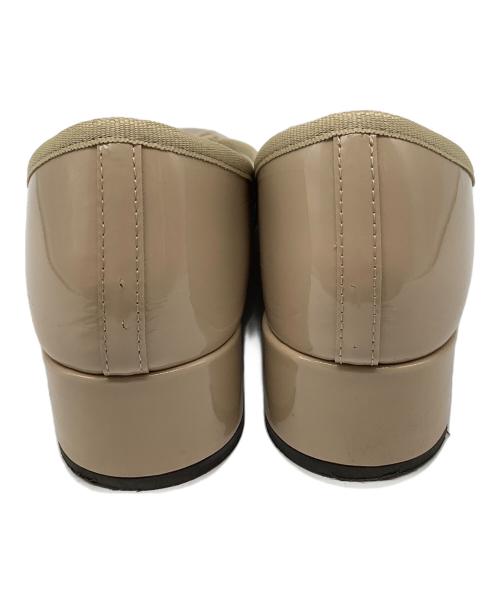 repetto（レペット）repetto (レペット) エナメルパンプス ベージュ サイズ:40の古着・服飾アイテム
