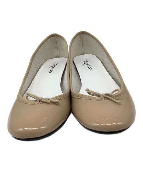 repetto（レペット）repetto (レペット) エナメルパンプス ベージュ サイズ:40の古着・服飾アイテム