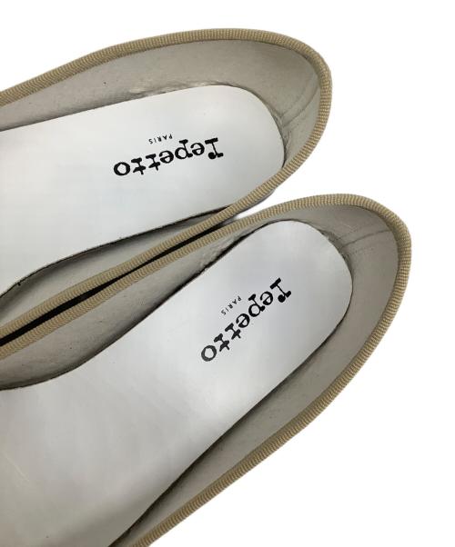 repetto（レペット）repetto (レペット) エナメルパンプス ベージュ サイズ:40の古着・服飾アイテム