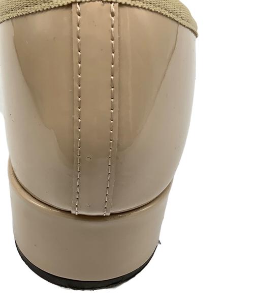 repetto（レペット）repetto (レペット) エナメルパンプス ベージュ サイズ:40の古着・服飾アイテム