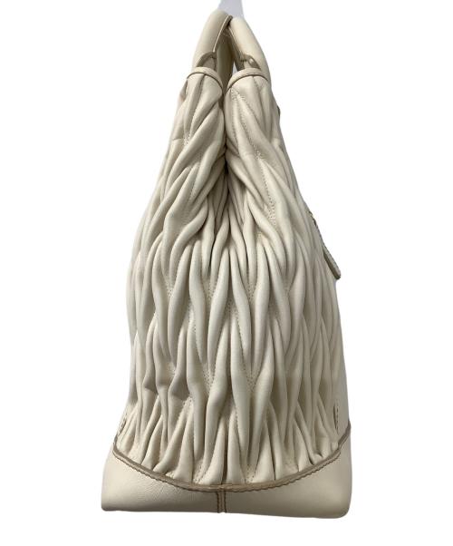 MIU MIU（ミュウミュウ）MIU MIU (ミュウミュウ) マテラッセ ホワイトの古着・服飾アイテム