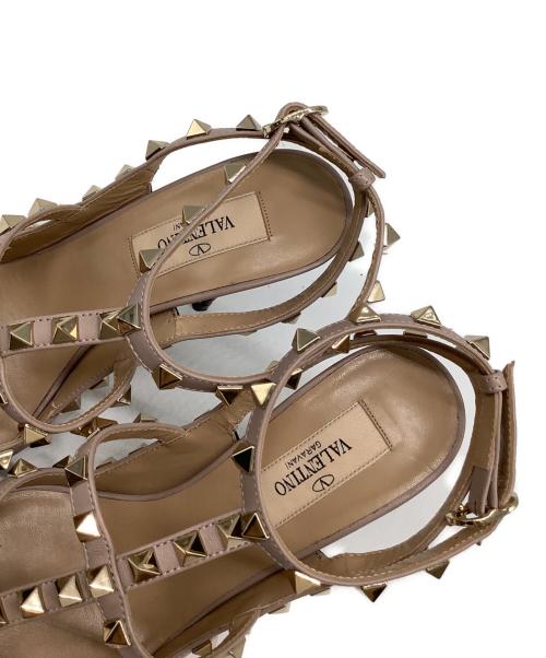 VALENTINO（ヴァレンティノ）VALENTINO (ヴァレンティノ) ロックスタッズ　アンクルストラップ　パテントレザー　パンプス ブラック×ベージュ サイズ:36の古着・服飾アイテム
