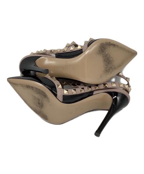 VALENTINO（ヴァレンティノ）VALENTINO (ヴァレンティノ) ロックスタッズ　アンクルストラップ　パテントレザー　パンプス ブラック×ベージュ サイズ:36の古着・服飾アイテム
