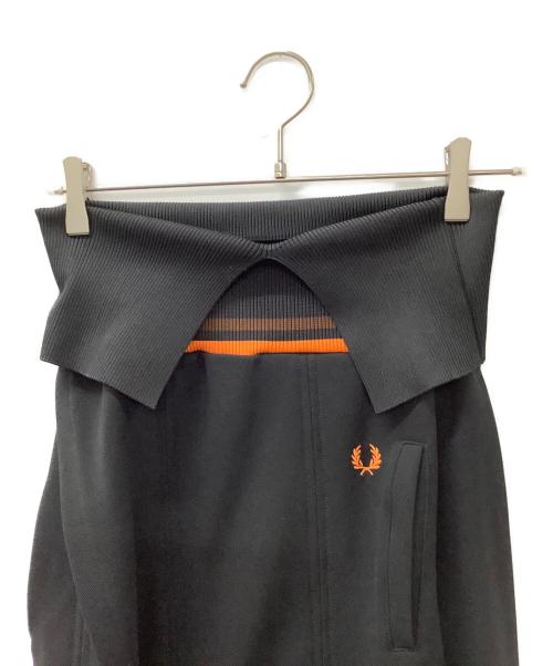 FRED PERRY（フレッドペリー）FRED PERRY (フレッドペリー) AKANE UTSUNOMIYA (アカネウツノミヤ) Deep Rib Track Skirt ブラック サイズ:UK8の古着・服飾アイテム