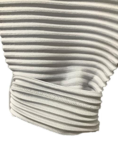 ISSEY MIYAKE（イッセイミヤケ）ISSEY MIYAKE (イッセイミヤケ) 薄手ニット ライトグレー サイズ:2の古着・服飾アイテム