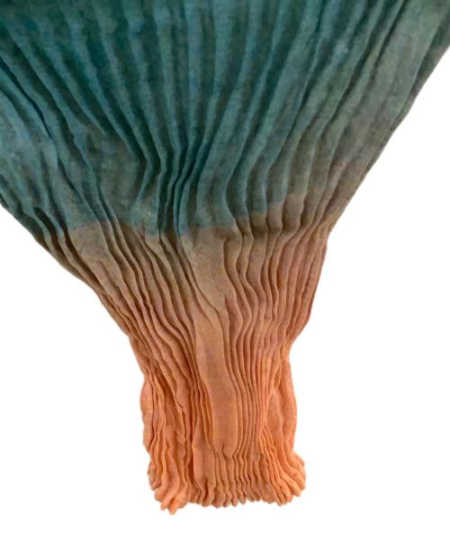 ISSEY MIYAKE（イッセイミヤケ）ISSEY MIYAKE (イッセイミヤケ) ハイネック Light Leak Chiffon Twist Top ピンク×ライトブルー サイズ:2の古着・服飾アイテム