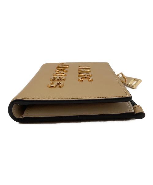 MARC JACOBS（マークジェイコブス）MARC JACOBS (マークジェイコブス) Slim Bifold Wallet ベージュの古着・服飾アイテム