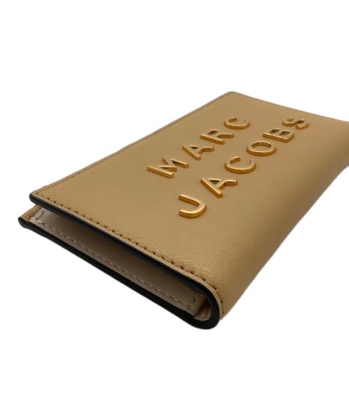 MARC JACOBS（マークジェイコブス）MARC JACOBS (マークジェイコブス) Slim Bifold Wallet ベージュの古着・服飾アイテム
