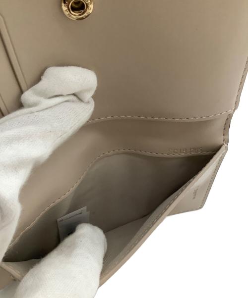 MARC JACOBS（マークジェイコブス）MARC JACOBS (マークジェイコブス) Slim Bifold Wallet ベージュの古着・服飾アイテム