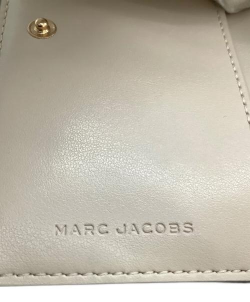 MARC JACOBS（マークジェイコブス）MARC JACOBS (マークジェイコブス) Slim Bifold Wallet ベージュの古着・服飾アイテム