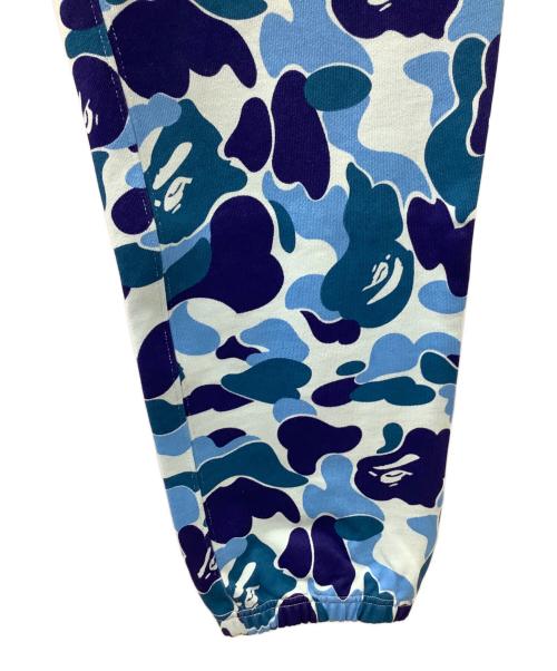 A BATHING APE（アベイシングエイプ）A BATHING APE (アベイシングエイプ) ABC CAMO SHARK REGULAR FIT SWEAT PANTS ブルー サイズ:Lの古着・服飾アイテム
