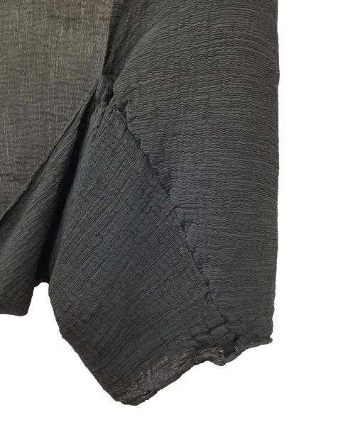 ISSEY MIYAKE（イッセイミヤケ）ISSEY MIYAKE (イッセイミヤケ) 薄手カーディガン ブラック サイズ:Freeの古着・服飾アイテム