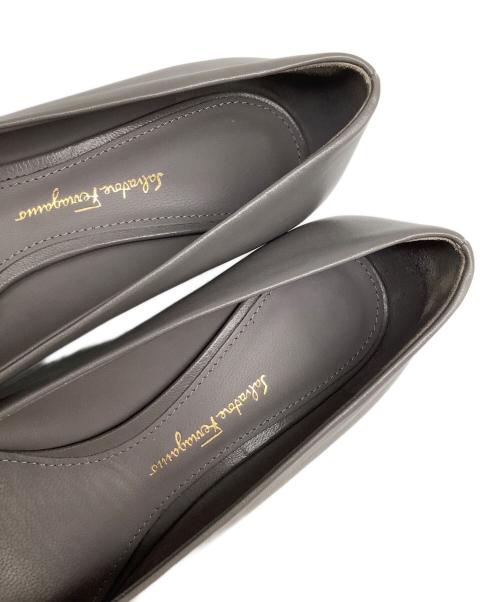 Salvatore Ferragamo（サルヴァトーレ フェラガモ）Salvatore Ferragamo (サルヴァトーレ フェラガモ) VIVA 55 グレー サイズ:6の古着・服飾アイテム