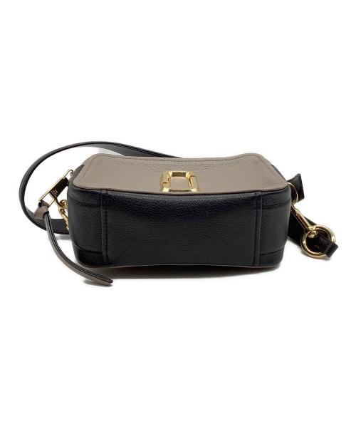 MARC JACOBS（マークジェイコブス）MARC JACOBS (マークジェイコブス) THE SOFTSHOT 21 グレー×ブラックの古着・服飾アイテム