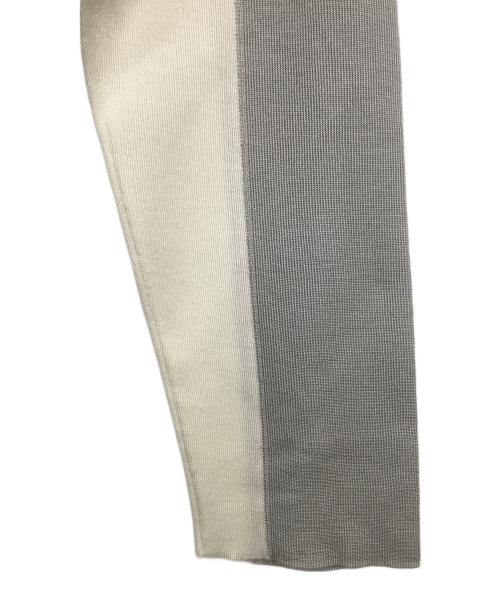 ISSEY MIYAKE（イッセイミヤケ）ISSEY MIYAKE (イッセイミヤケ) 薄手ニット グレー サイズ:2の古着・服飾アイテム
