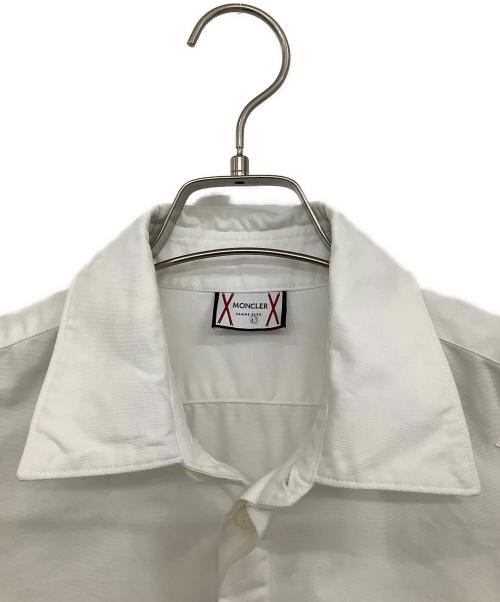 MONCLER GAMME BLEU（モンクレール ガム ブルー）MONCLER GAMME BLEU (モンクレール ガム ブルー) 半袖シャツ ホワイト サイズ:1の古着・服飾アイテム