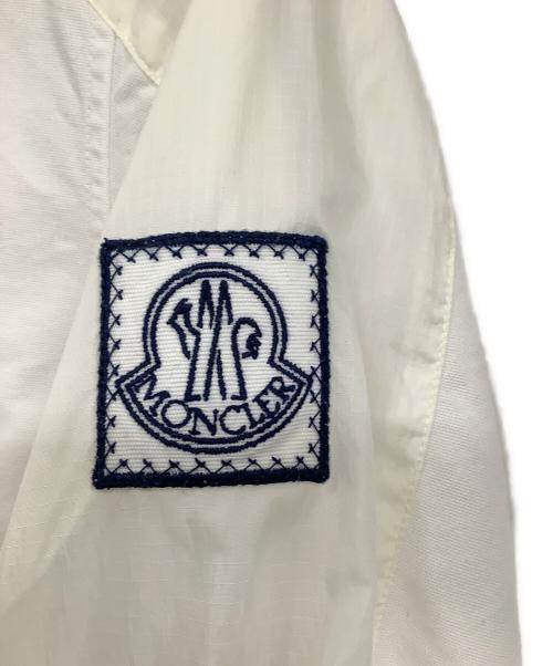 MONCLER GAMME BLEU（モンクレール ガム ブルー）MONCLER GAMME BLEU (モンクレール ガム ブルー) 半袖シャツ ホワイト サイズ:1の古着・服飾アイテム