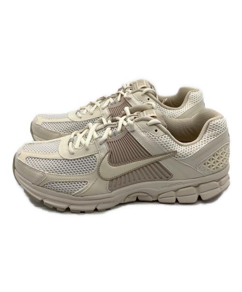 NIKE（ナイキ）NIKE (ナイキ) W Zoom Vomero 5（ウィメンズ ズーム ボメロ 5） ホワイト サイズ:US12 未使用品の古着・服飾アイテム