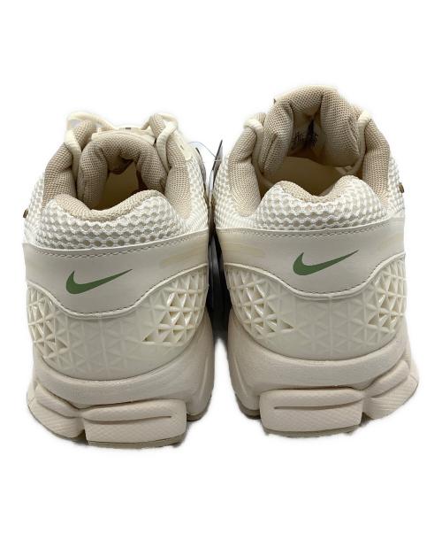 NIKE（ナイキ）NIKE (ナイキ) W Zoom Vomero 5（ウィメンズ ズーム ボメロ 5） ホワイト サイズ:US12 未使用品の古着・服飾アイテム