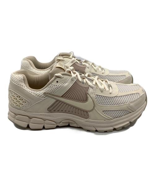 NIKE（ナイキ）NIKE (ナイキ) W Zoom Vomero 5（ウィメンズ ズーム ボメロ 5） ホワイト サイズ:US12 未使用品の古着・服飾アイテム