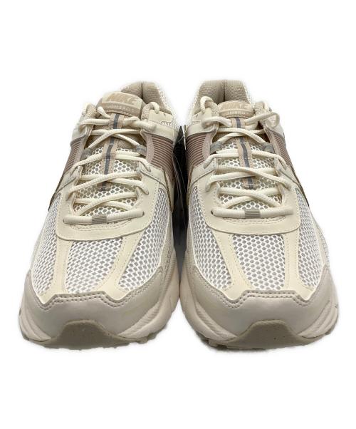 NIKE（ナイキ）NIKE (ナイキ) W Zoom Vomero 5（ウィメンズ ズーム ボメロ 5） ホワイト サイズ:US12 未使用品の古着・服飾アイテム